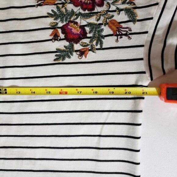 Chico’s Striped Floral Shoulder Tee Top White Black Red Cotton Size 1P - Picture 13 of 14